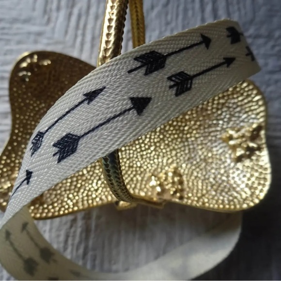 $6.00 Special Arrows Choker - Picture 1 of 4